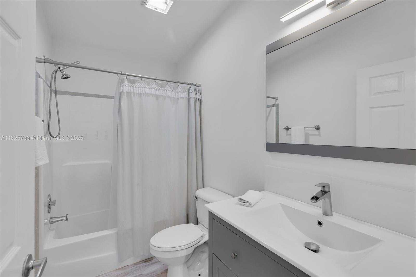 Small Image of 103 LONG KEY RD, Key Largo Number 33