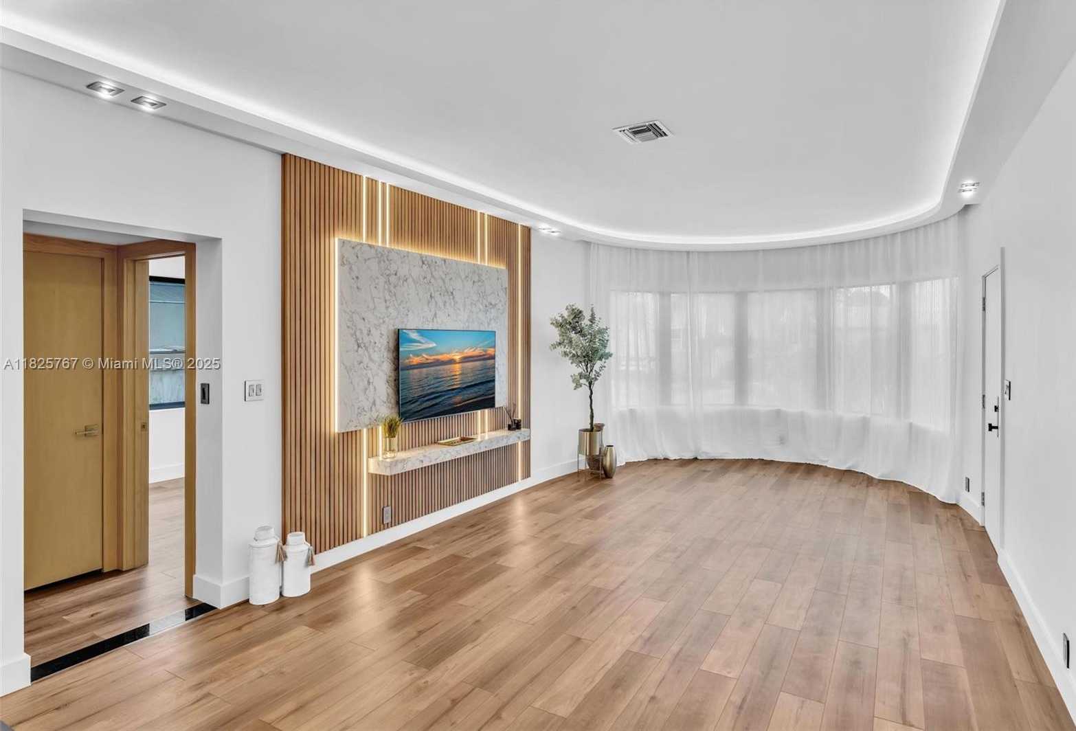 Small Image of 9448 ABBOTT AVE, Surfside Number 19