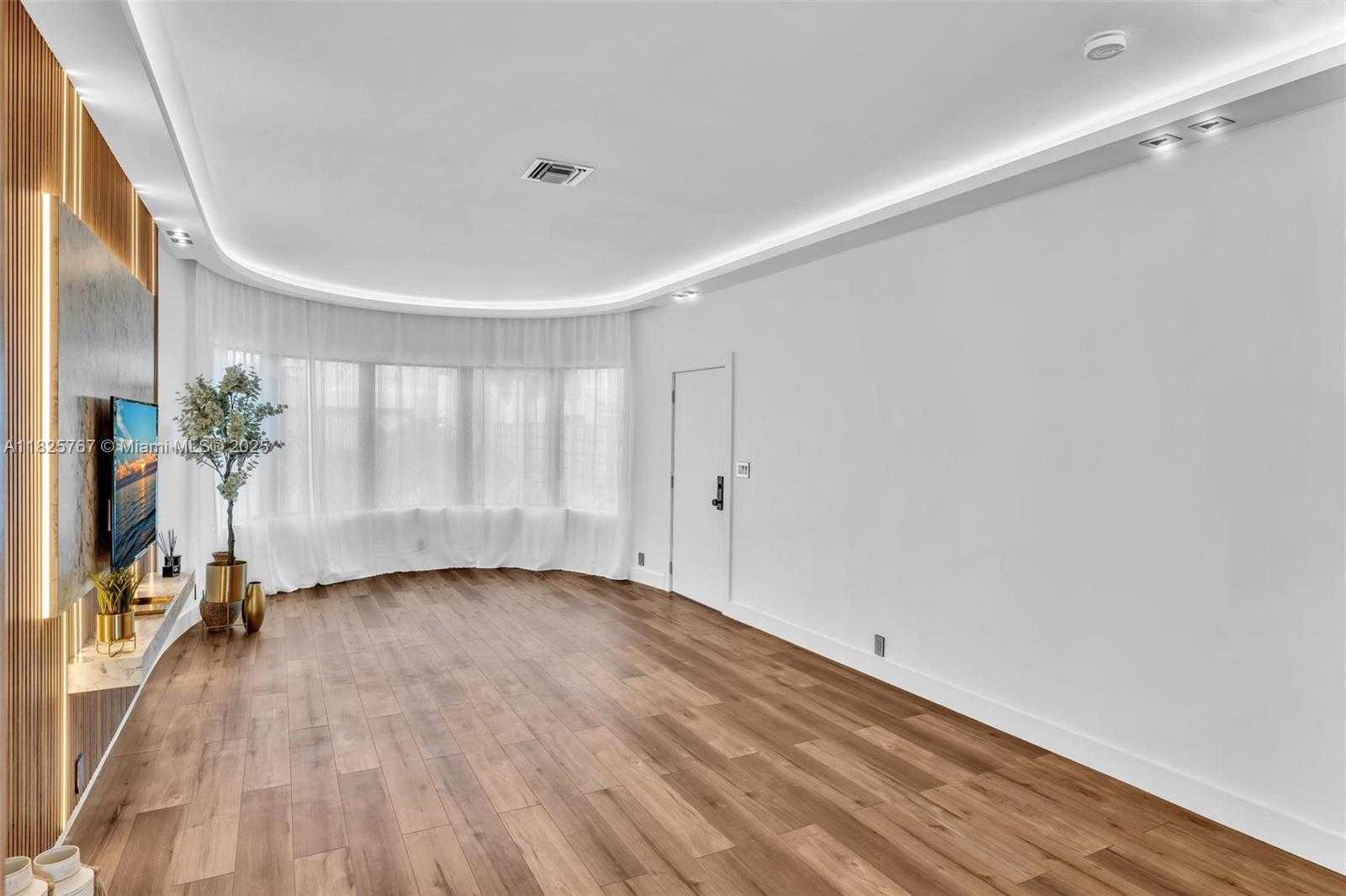 Small Image of 9448 ABBOTT AVE, Surfside Number 20