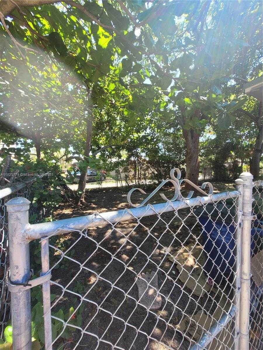 Small Image of 1132 MOFFETT ST, Hallandale Beach Number 11