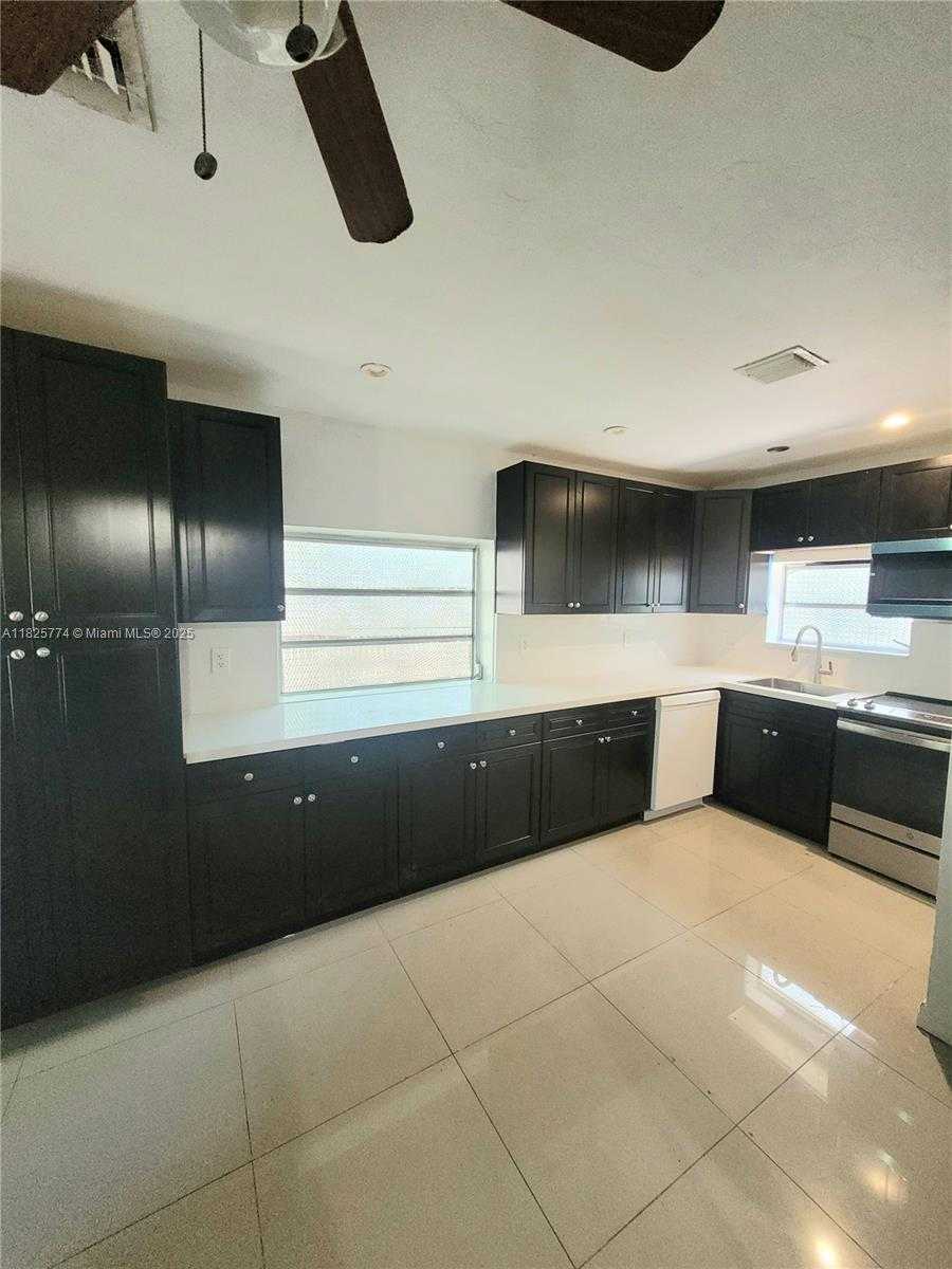 Small Image of 1132 MOFFETT ST, Hallandale Beach Number 13