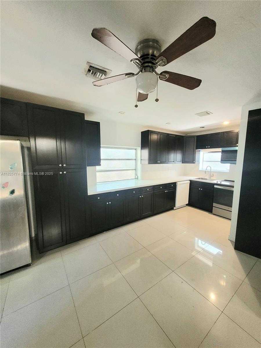 Small Image of 1132 MOFFETT ST, Hallandale Beach Number 15
