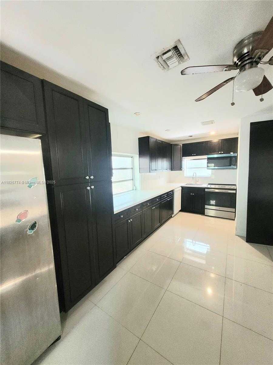 Small Image of 1132 MOFFETT ST, Hallandale Beach Number 16