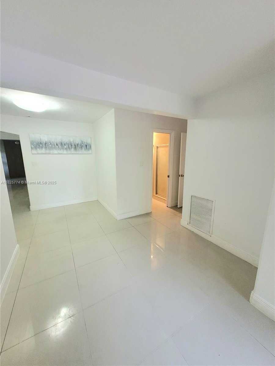 Small Image of 1132 MOFFETT ST, Hallandale Beach Number 21