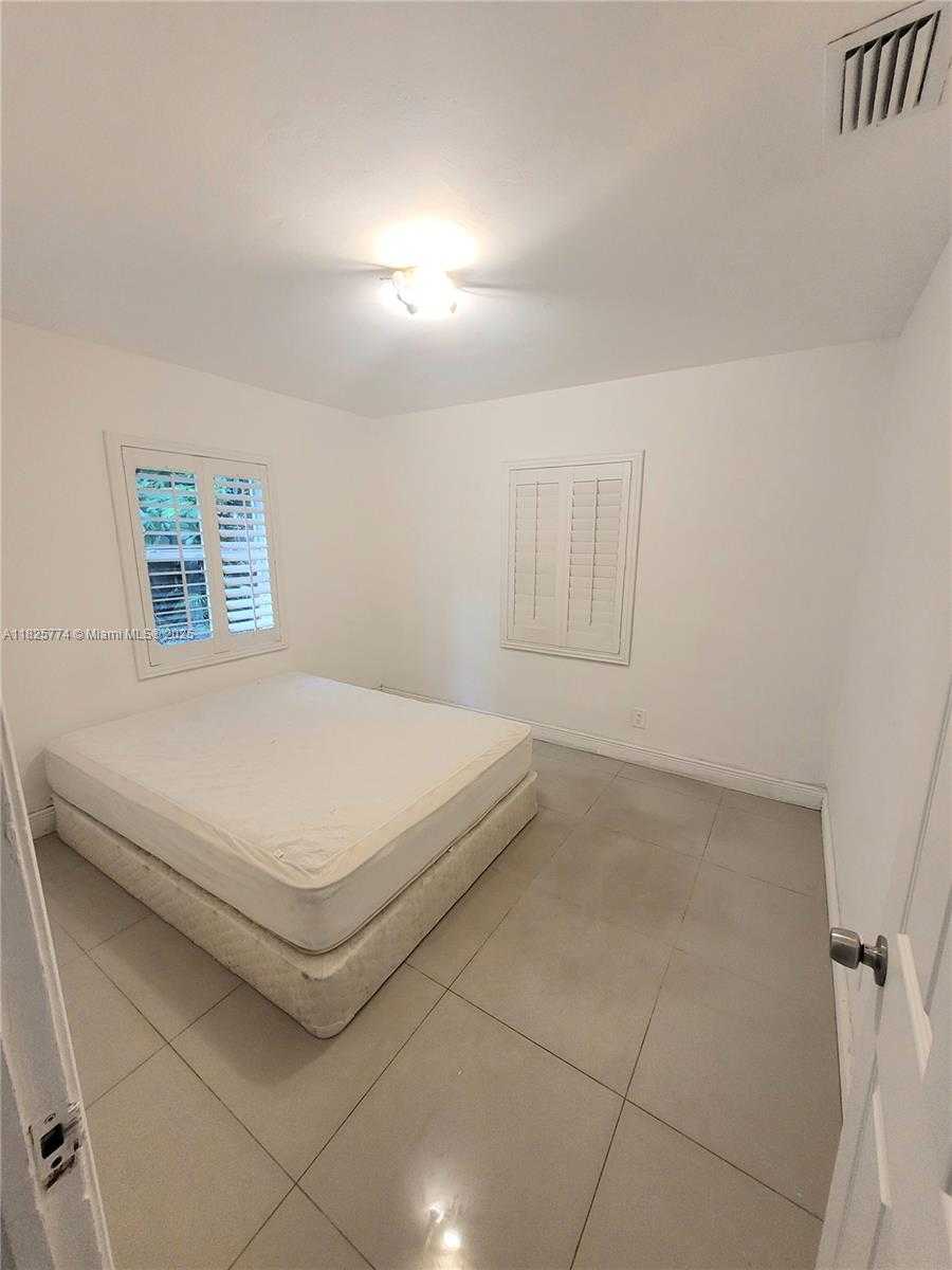 Small Image of 1132 MOFFETT ST, Hallandale Beach Number 22