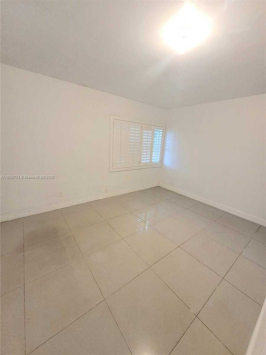 Small Image of 1132 MOFFETT ST, Hallandale Beach Number 24