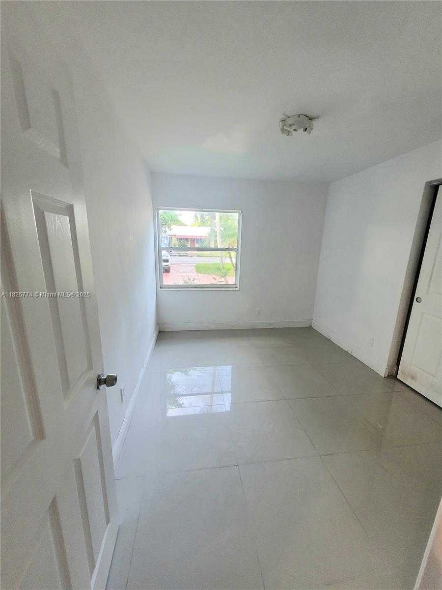 Small Image of 1132 MOFFETT ST, Hallandale Beach Number 26