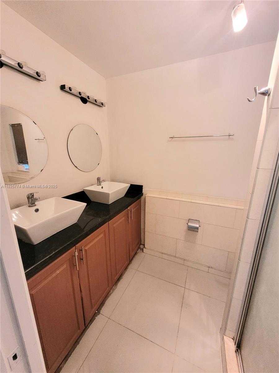 Small Image of 1132 MOFFETT ST, Hallandale Beach Number 27