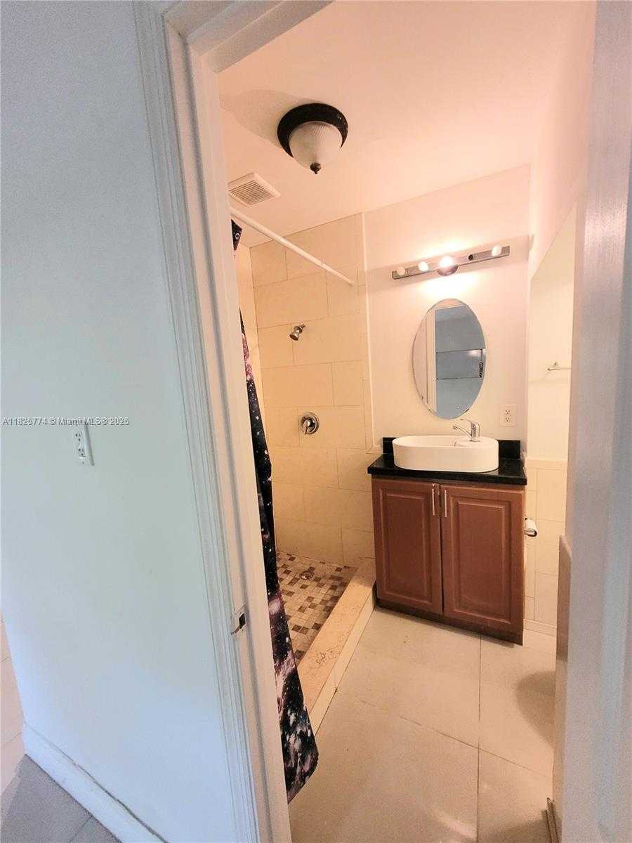 Small Image of 1132 MOFFETT ST, Hallandale Beach Number 29
