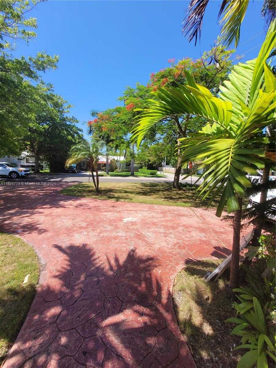Small Image of 1132 MOFFETT ST, Hallandale Beach Number 3