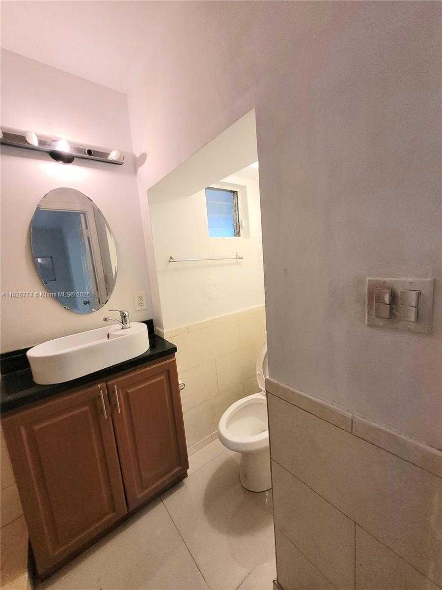 Small Image of 1132 MOFFETT ST, Hallandale Beach Number 30
