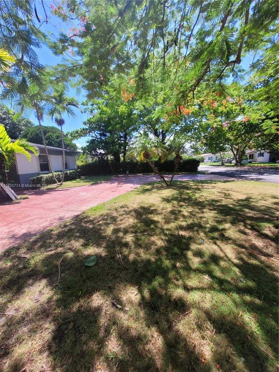Small Image of 1132 MOFFETT ST, Hallandale Beach Number 8