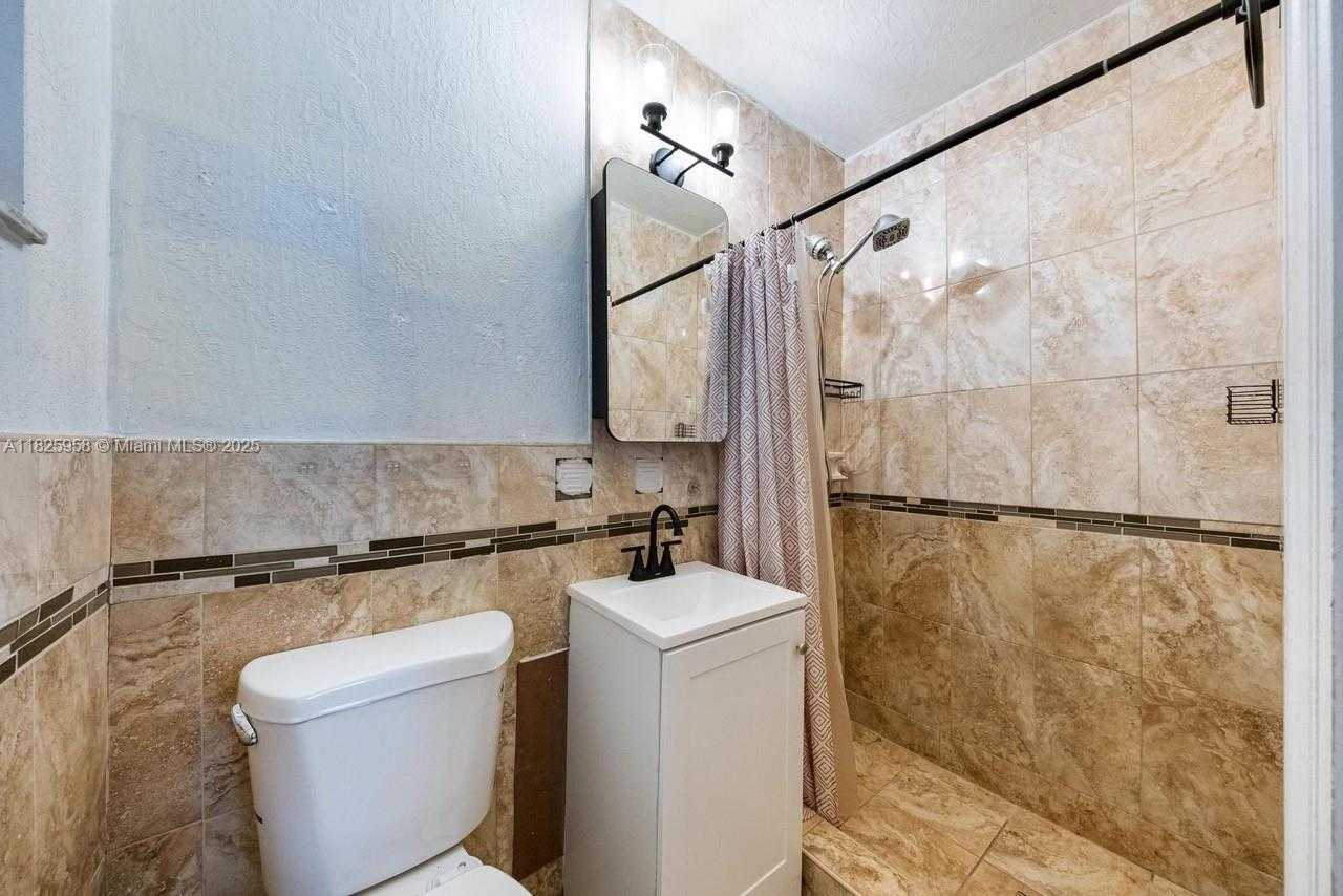 Small Image of 12995 NORTH EAST 5TH AVE, North Miami Number 10