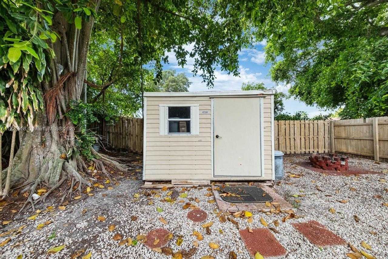 Small Image of 12995 NORTH EAST 5TH AVE, North Miami Number 25