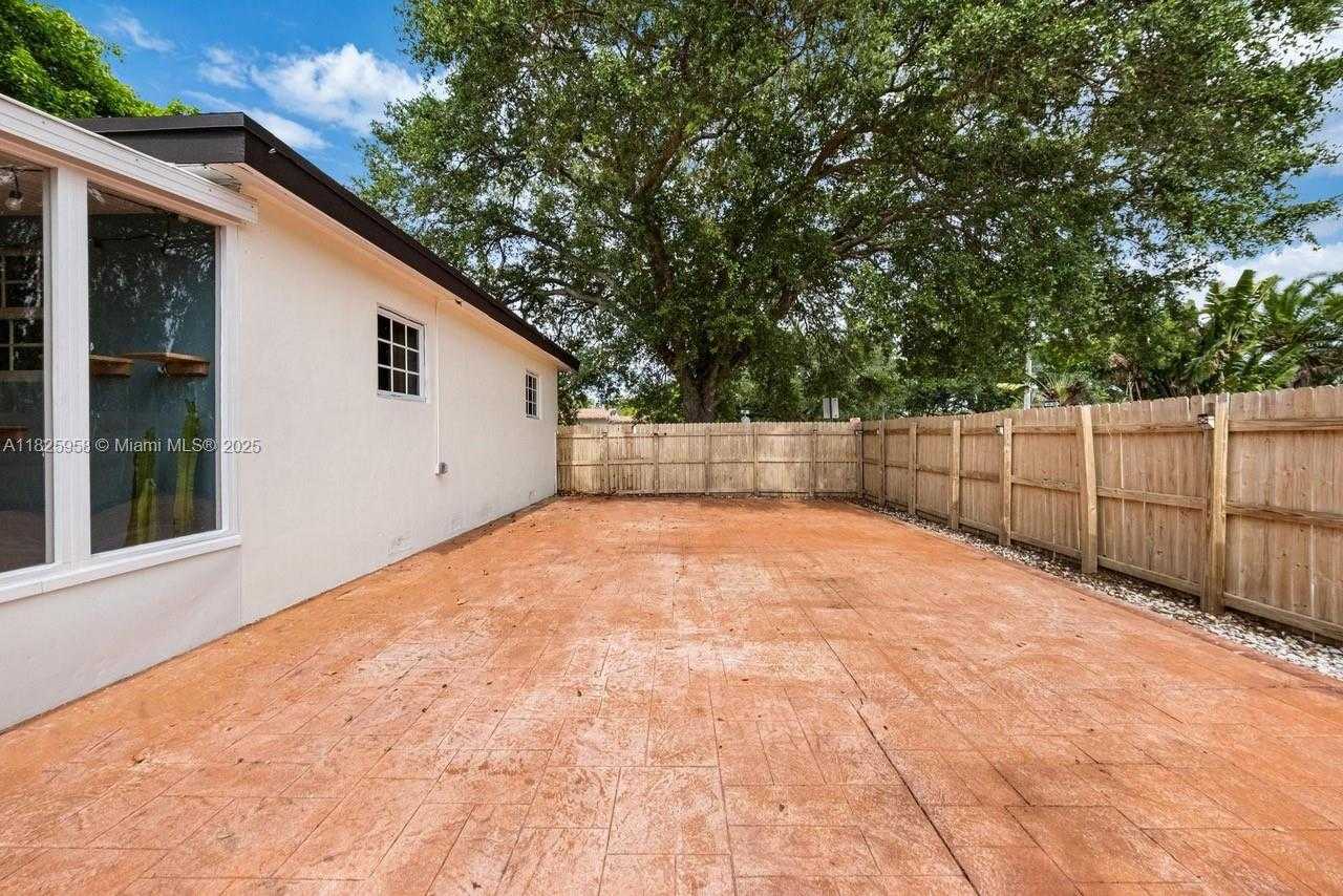 Small Image of 12995 NORTH EAST 5TH AVE, North Miami Number 28