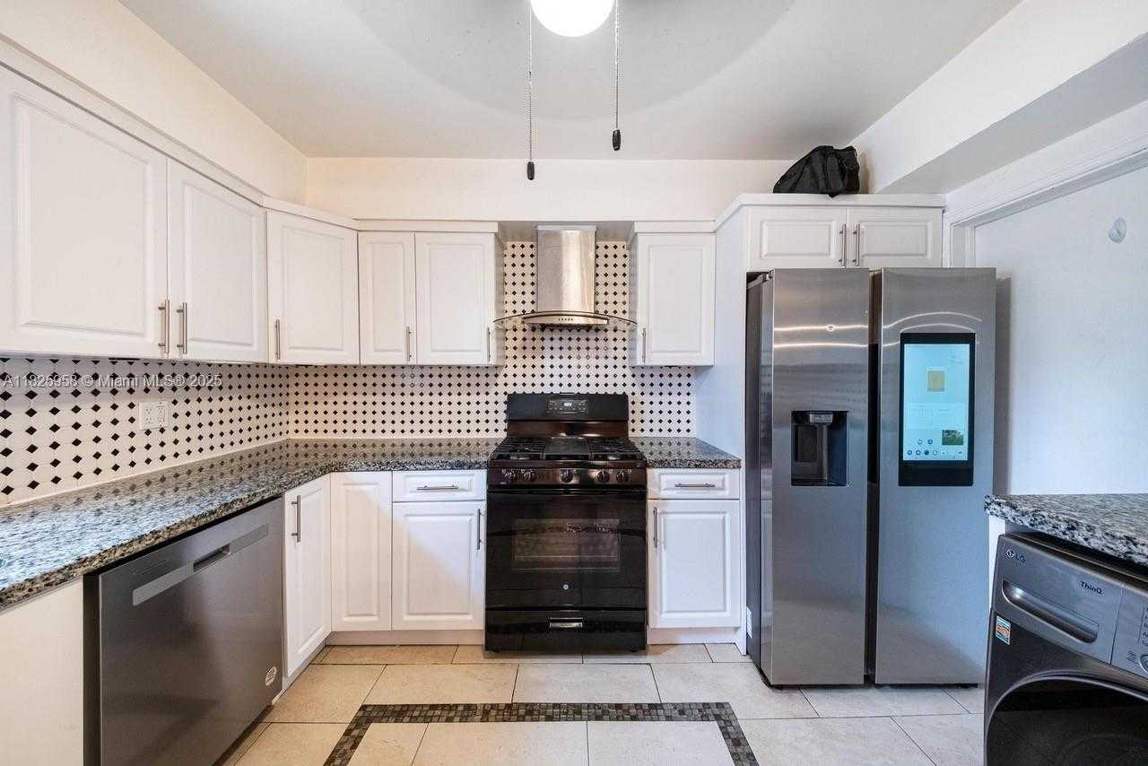 Small Image of 12995 NORTH EAST 5TH AVE, North Miami Number 6