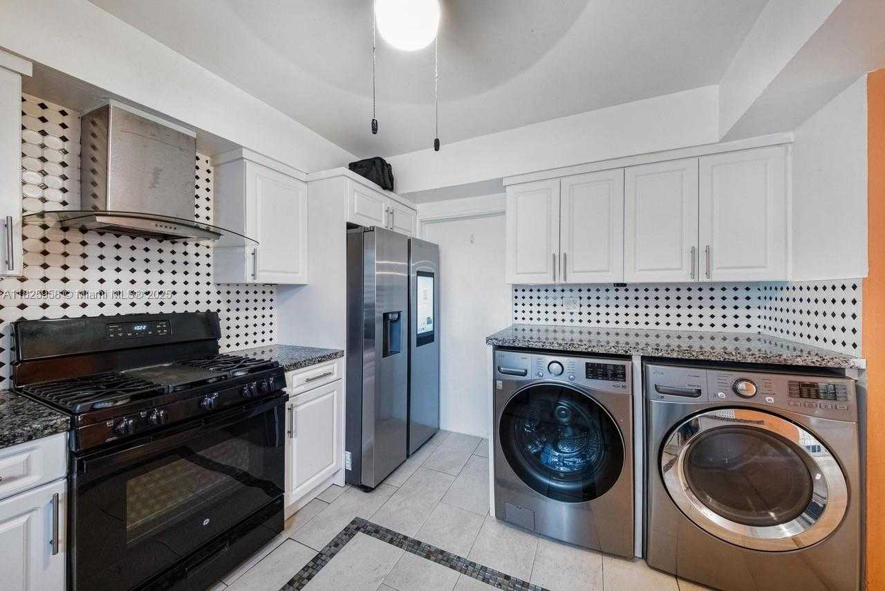 Small Image of 12995 NORTH EAST 5TH AVE, North Miami Number 7