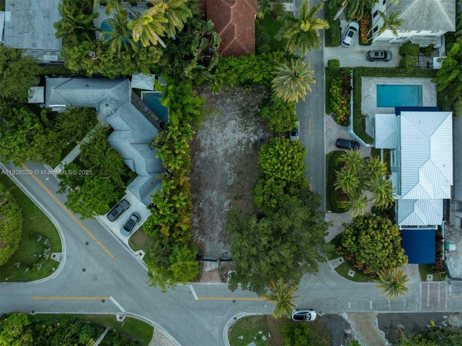 Small Image of 2121 REGATTA AVE, Miami Beach Number 10