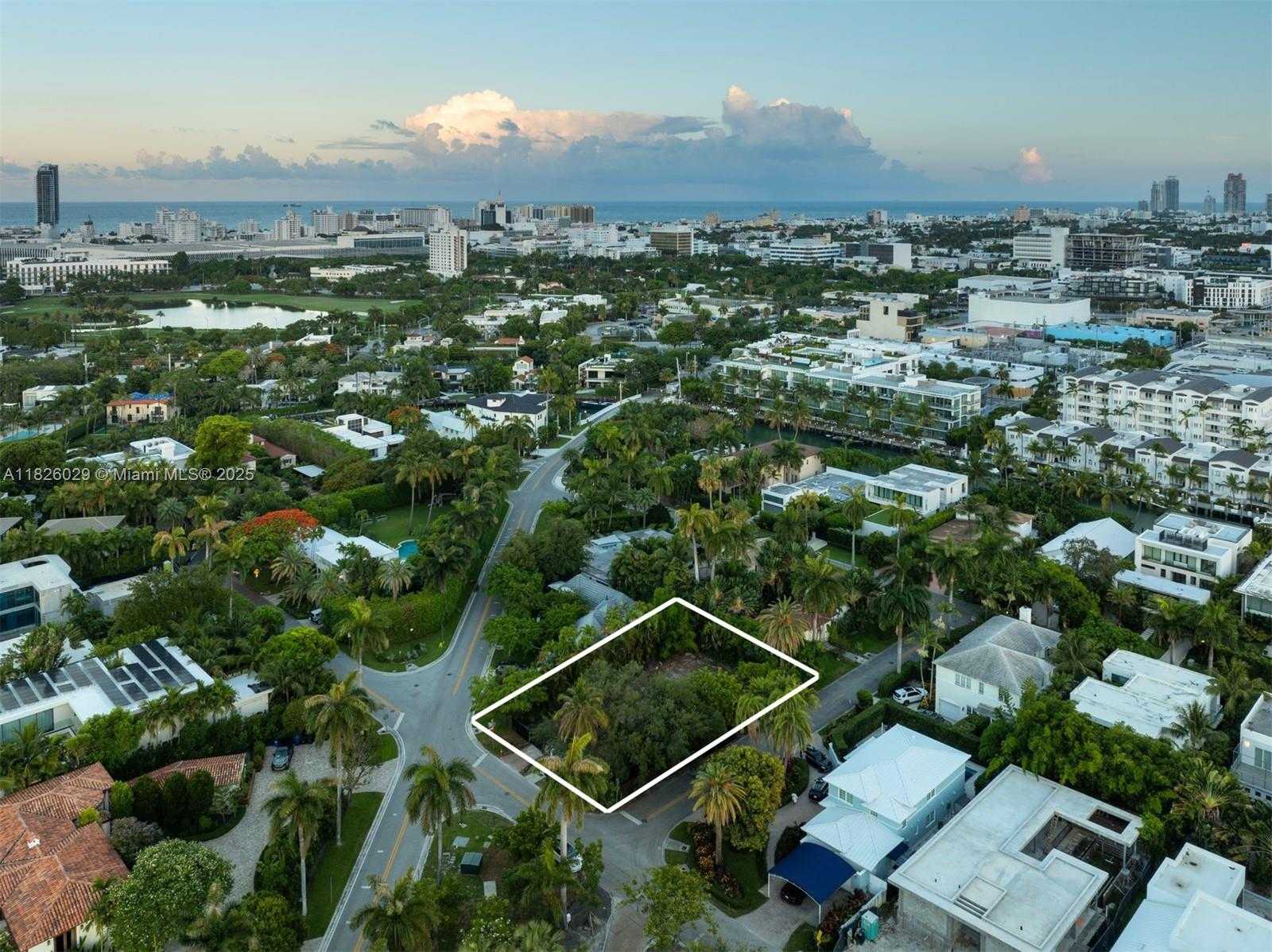 Small Image of 2121 REGATTA AVE, Miami Beach Number 11
