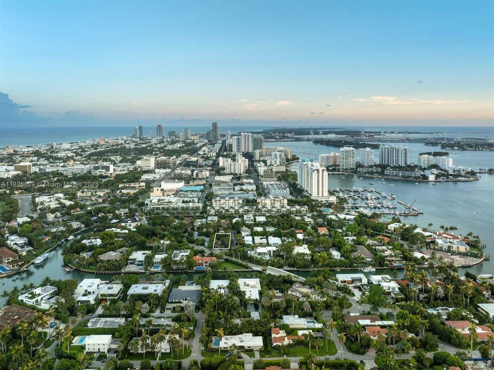 Small Image of 2121 REGATTA AVE, Miami Beach Number 14