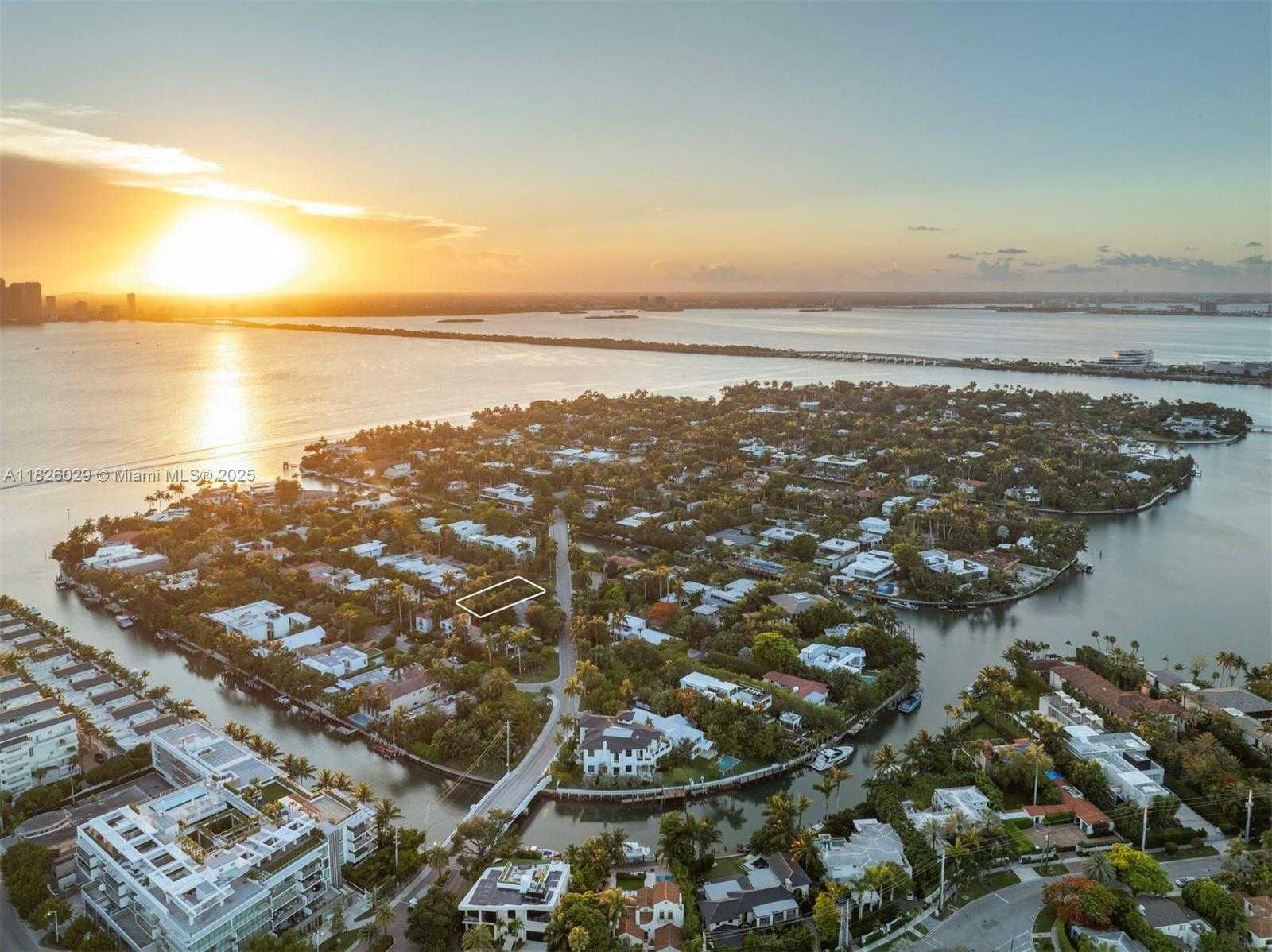 Small Image of 2121 REGATTA AVE, Miami Beach Number 5