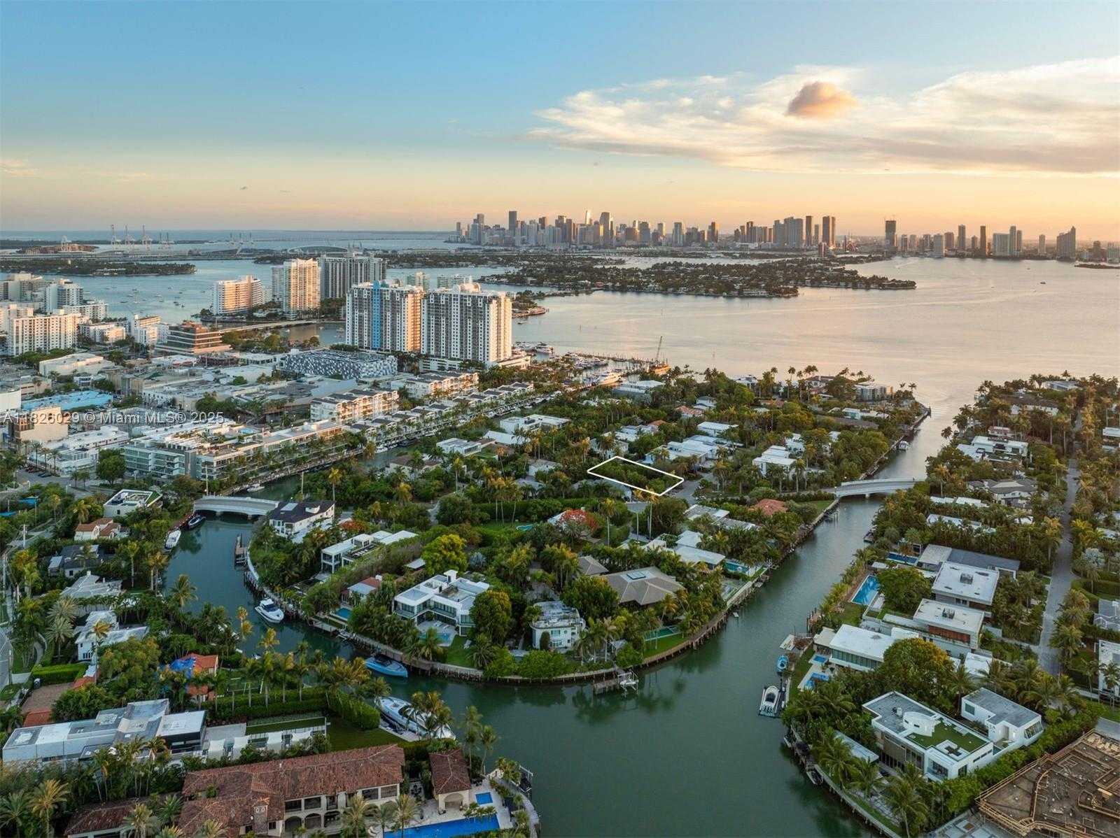 Small Image of 2121 REGATTA AVE, Miami Beach Number 6