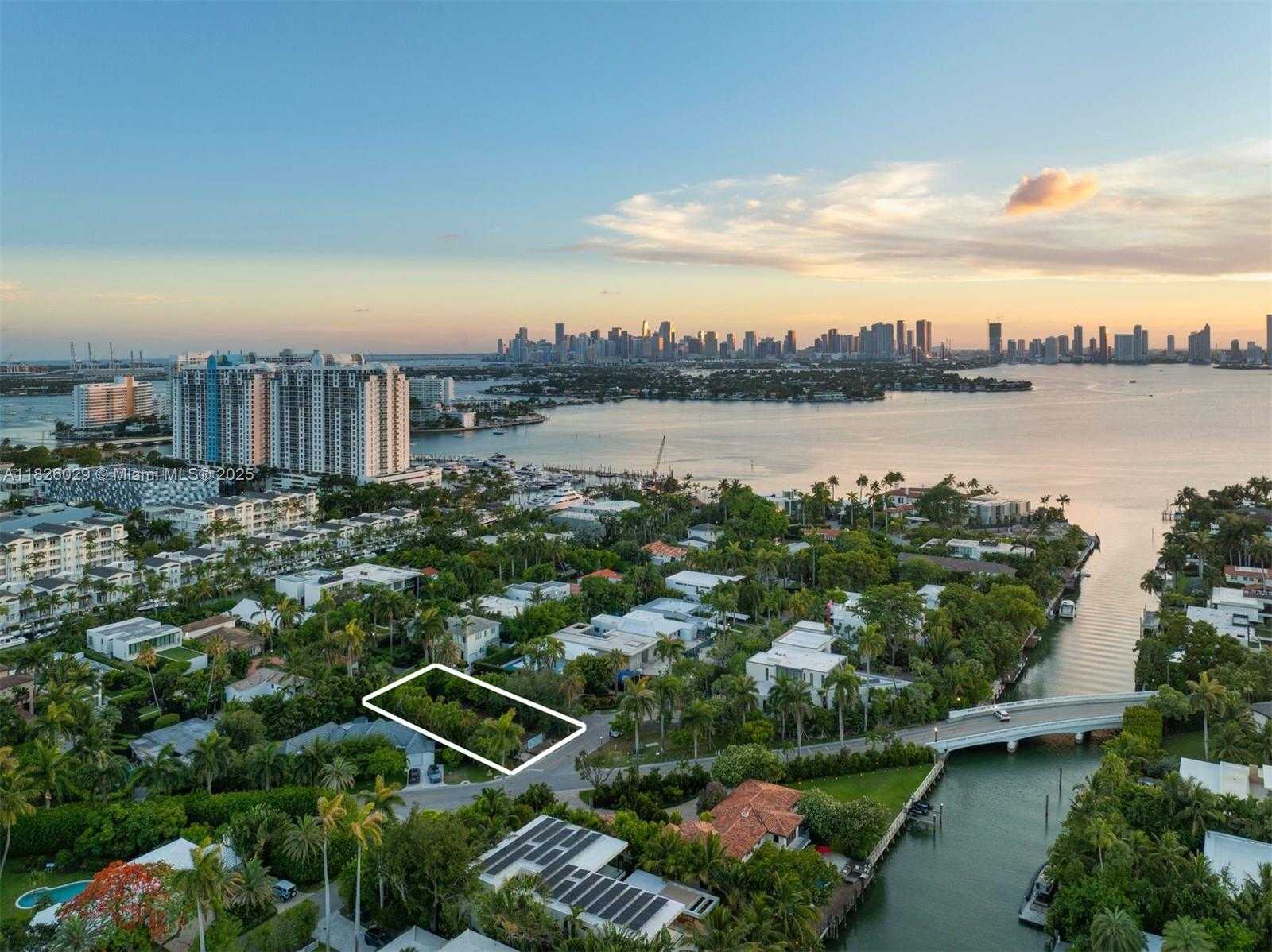 Small Image of 2121 REGATTA AVE, Miami Beach Number 7