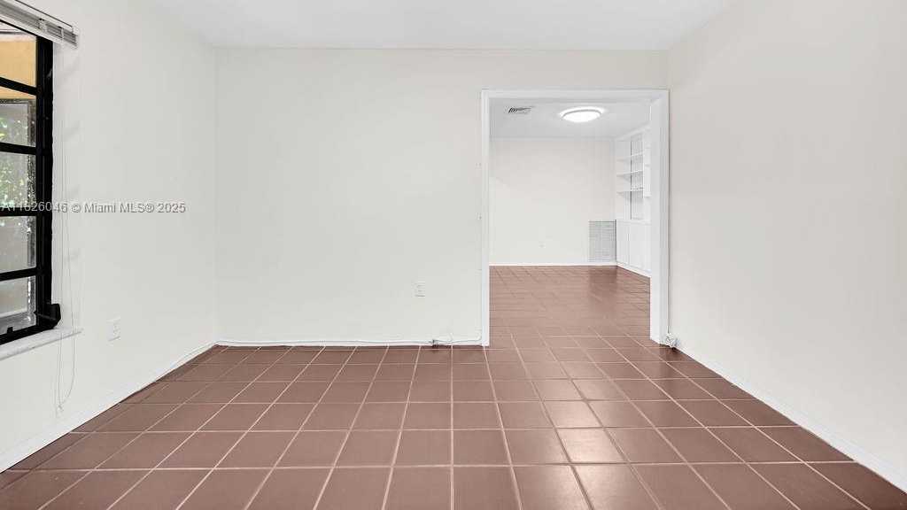 Small Image of 527 GERONA AVE, Coral Gables Number 13