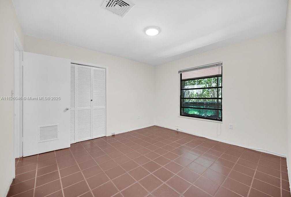 Small Image of 527 GERONA AVE, Coral Gables Number 14