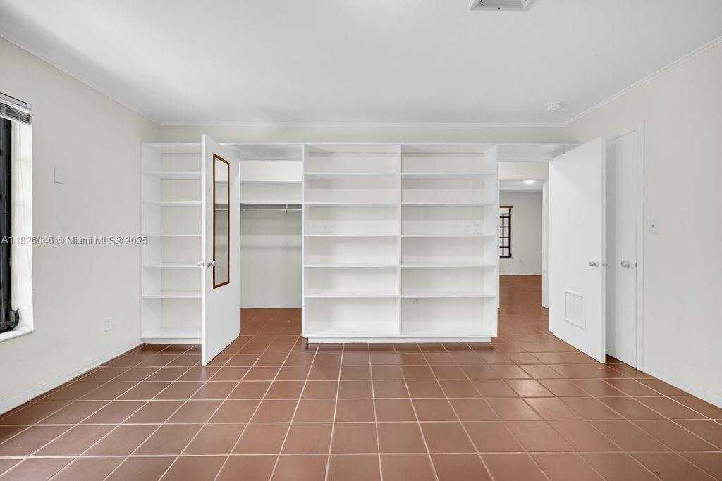 Small Image of 527 GERONA AVE, Coral Gables Number 16