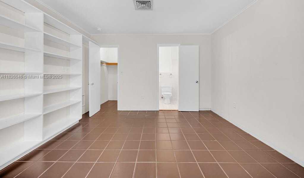 Small Image of 527 GERONA AVE, Coral Gables Number 18