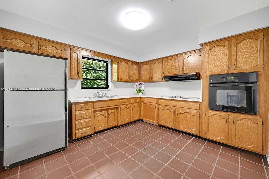 Small Image of 527 GERONA AVE, Coral Gables Number 25