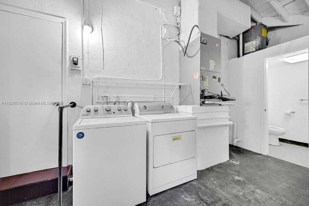 Small Image of 527 GERONA AVE, Coral Gables Number 28