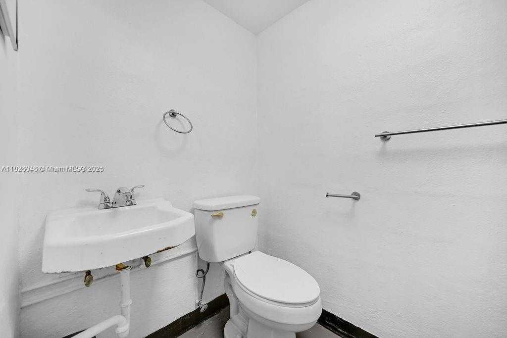 Small Image of 527 GERONA AVE, Coral Gables Number 29