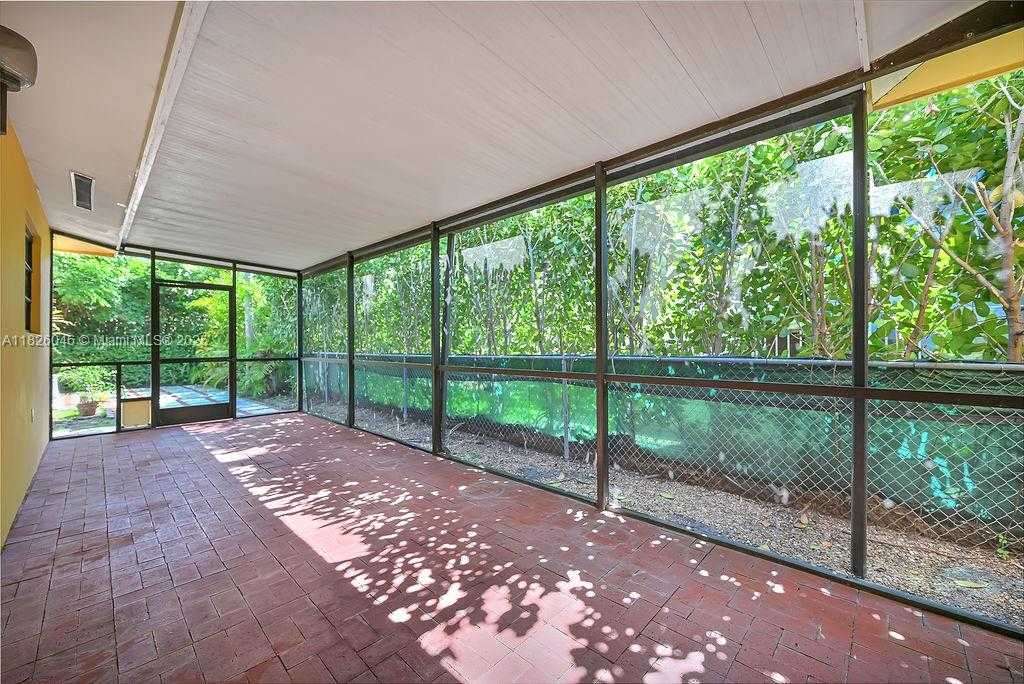 Small Image of 527 GERONA AVE, Coral Gables Number 31