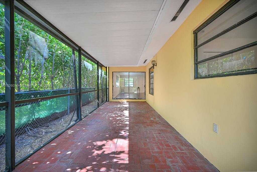 Small Image of 527 GERONA AVE, Coral Gables Number 32