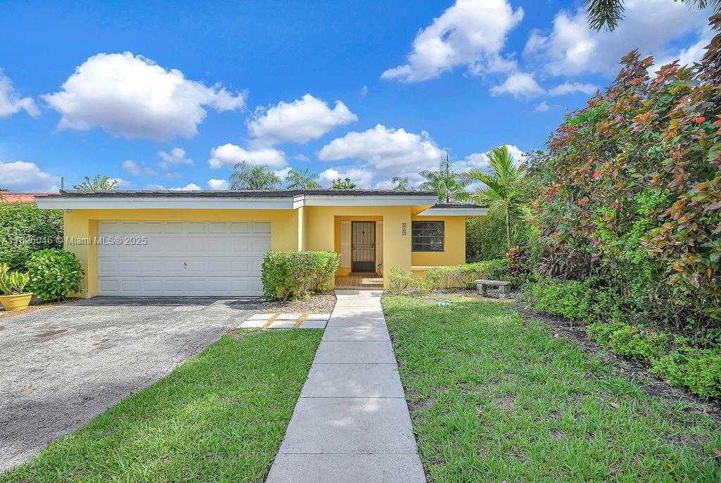 Small Image of 527 GERONA AVE, Coral Gables Number 5