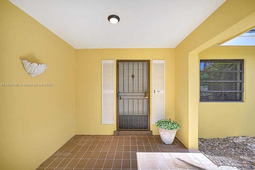 Small Image of 527 GERONA AVE, Coral Gables Number 7