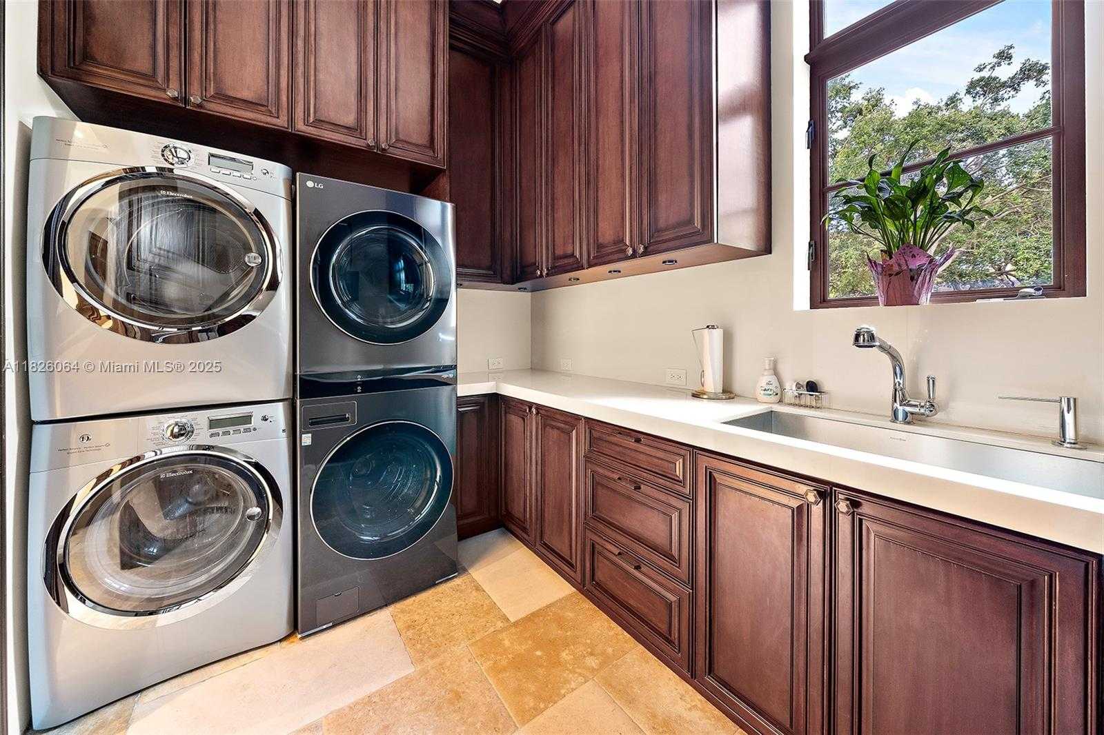 Small Image of 10101 SOUTH WEST 60TH CT, Pinecrest Number 61