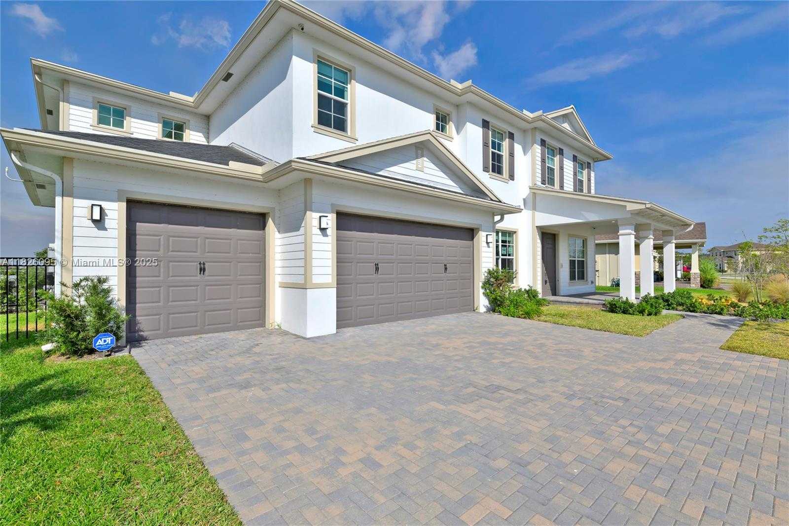 Small Image of 757 HOOKLINE CIR, Loxahatchee Number 2