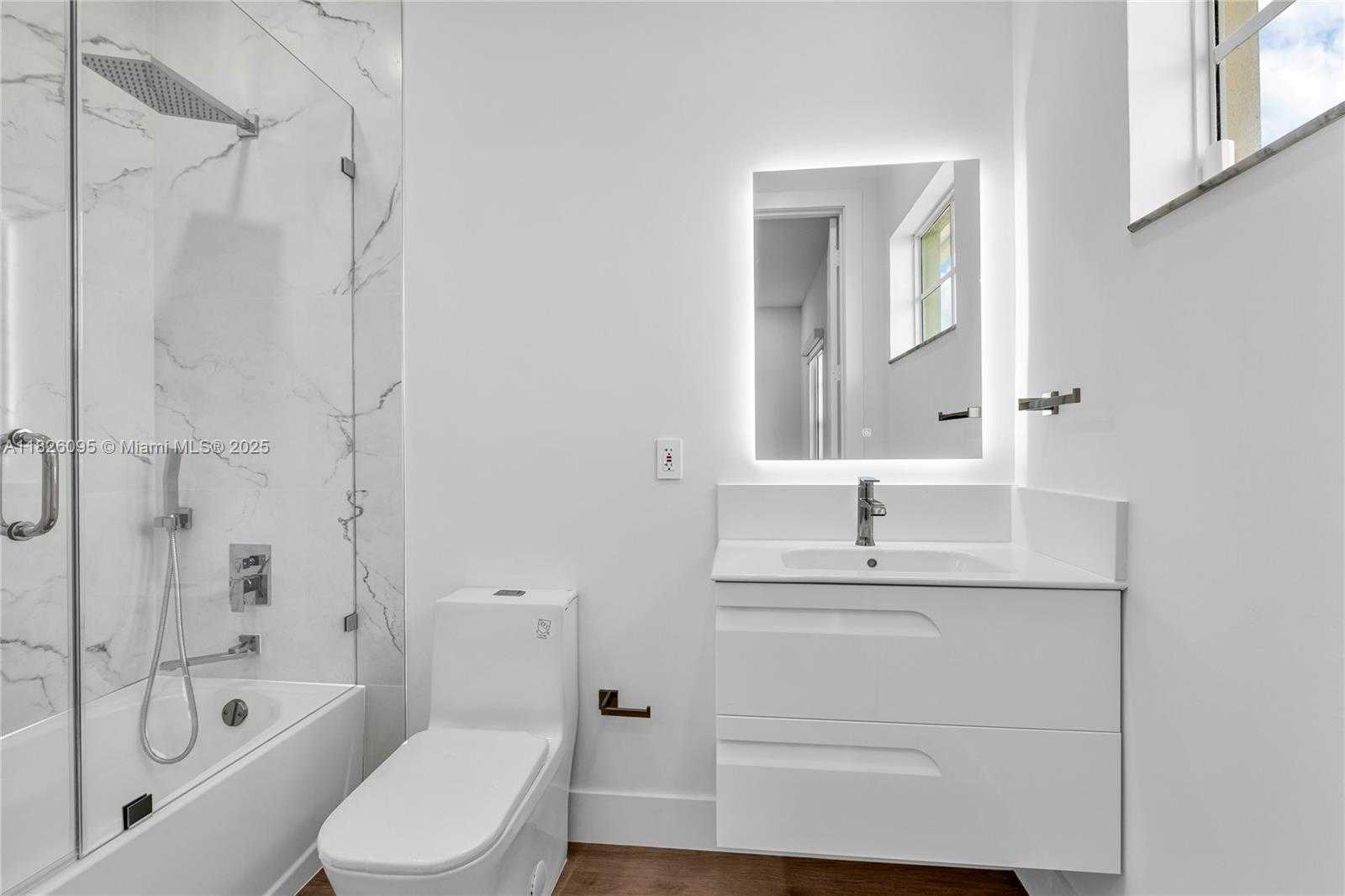 Small Image of 757 HOOKLINE CIR, Loxahatchee Number 33