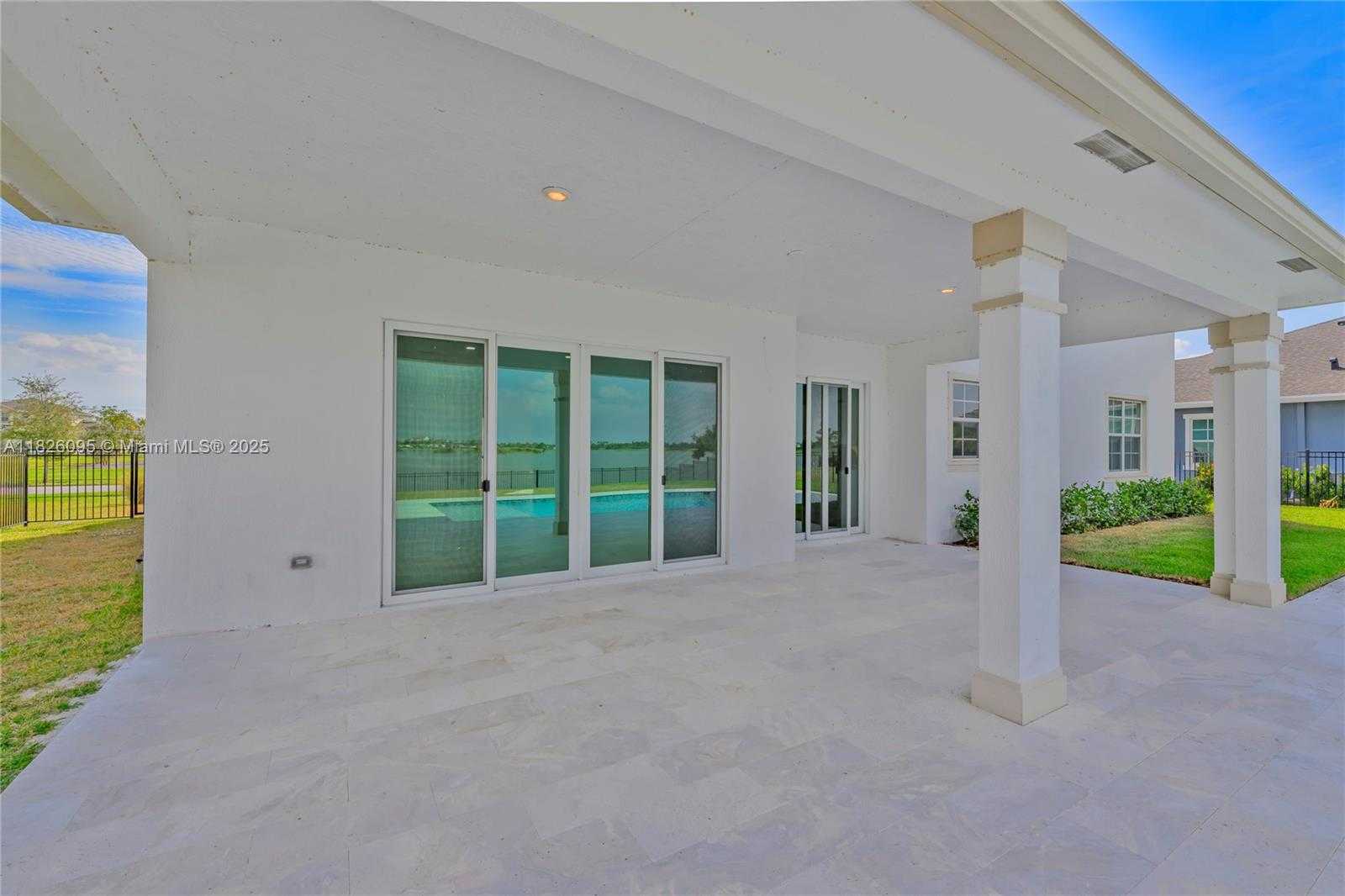 Small Image of 757 HOOKLINE CIR, Loxahatchee Number 49