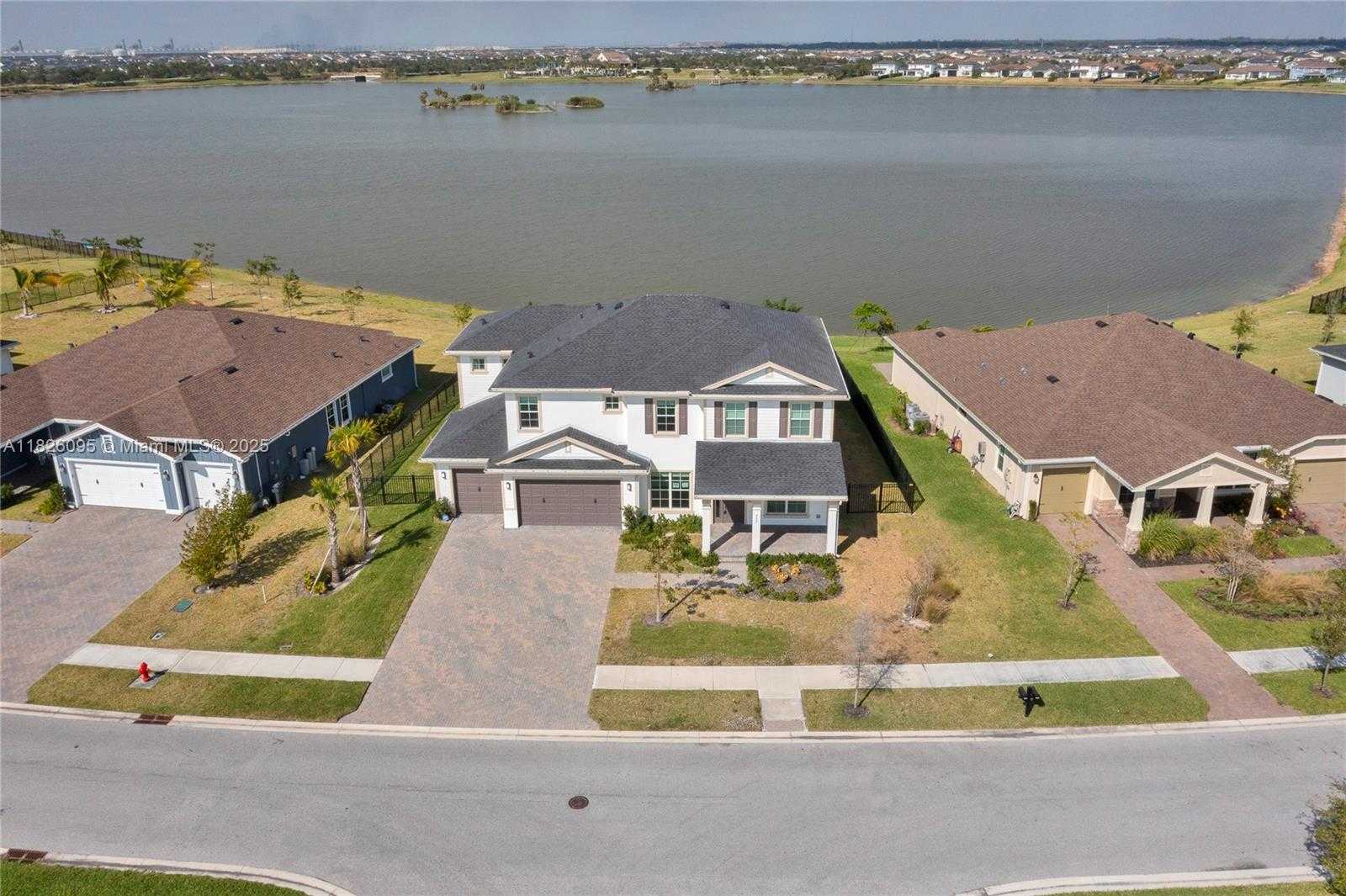 Small Image of 757 HOOKLINE CIR, Loxahatchee Number 57