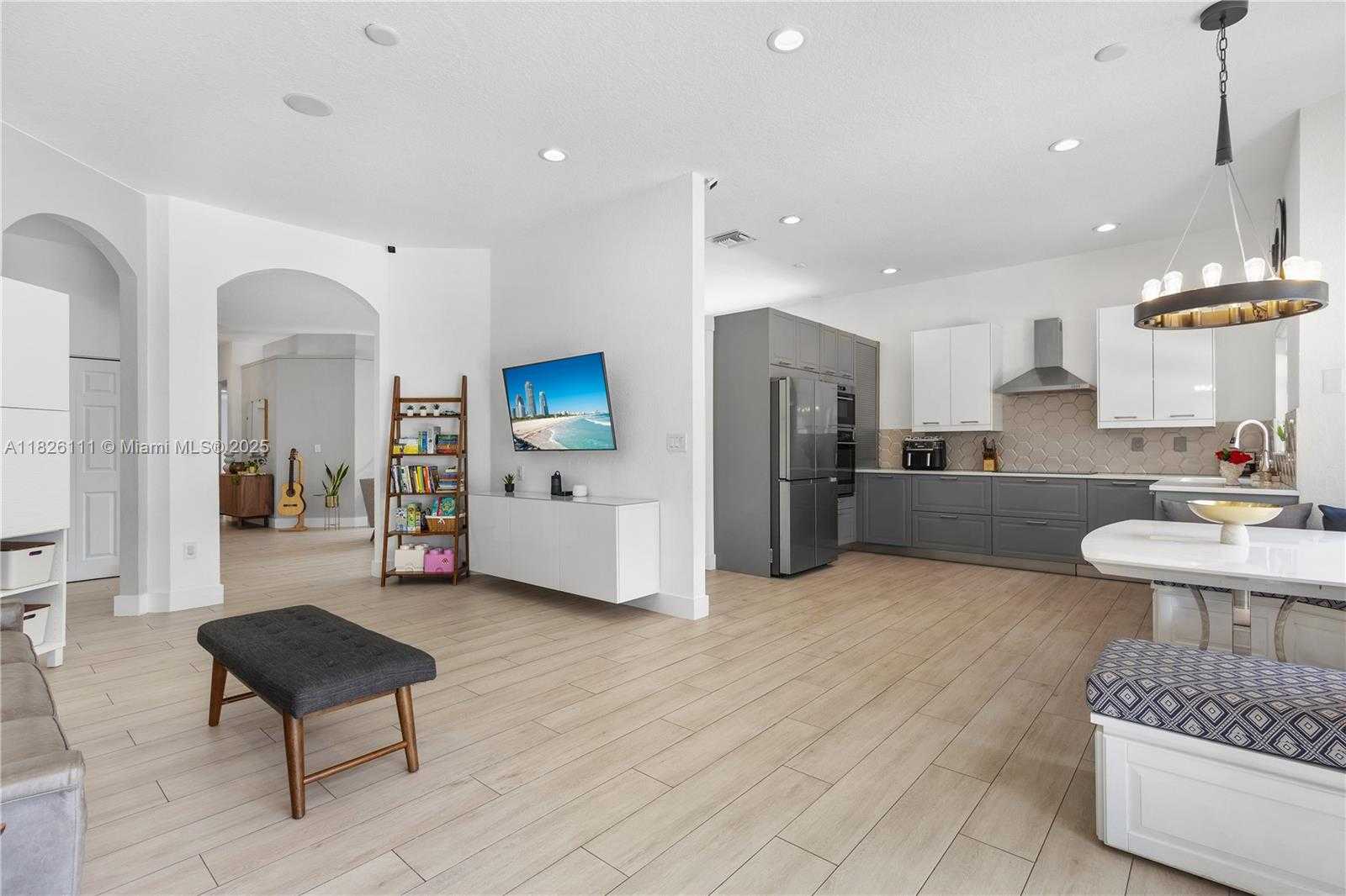 Small Image of 10989 NORTH WEST 73RD TER, Doral Number 16