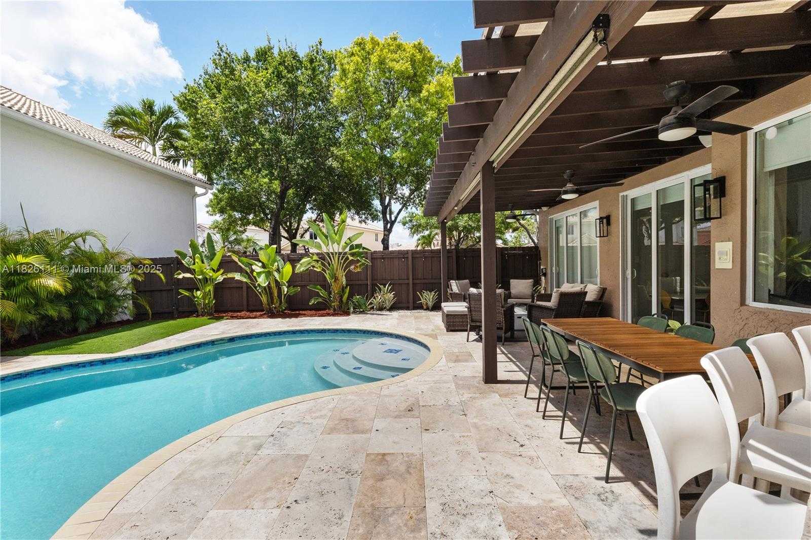 Small Image of 10989 NORTH WEST 73RD TER, Doral Number 32