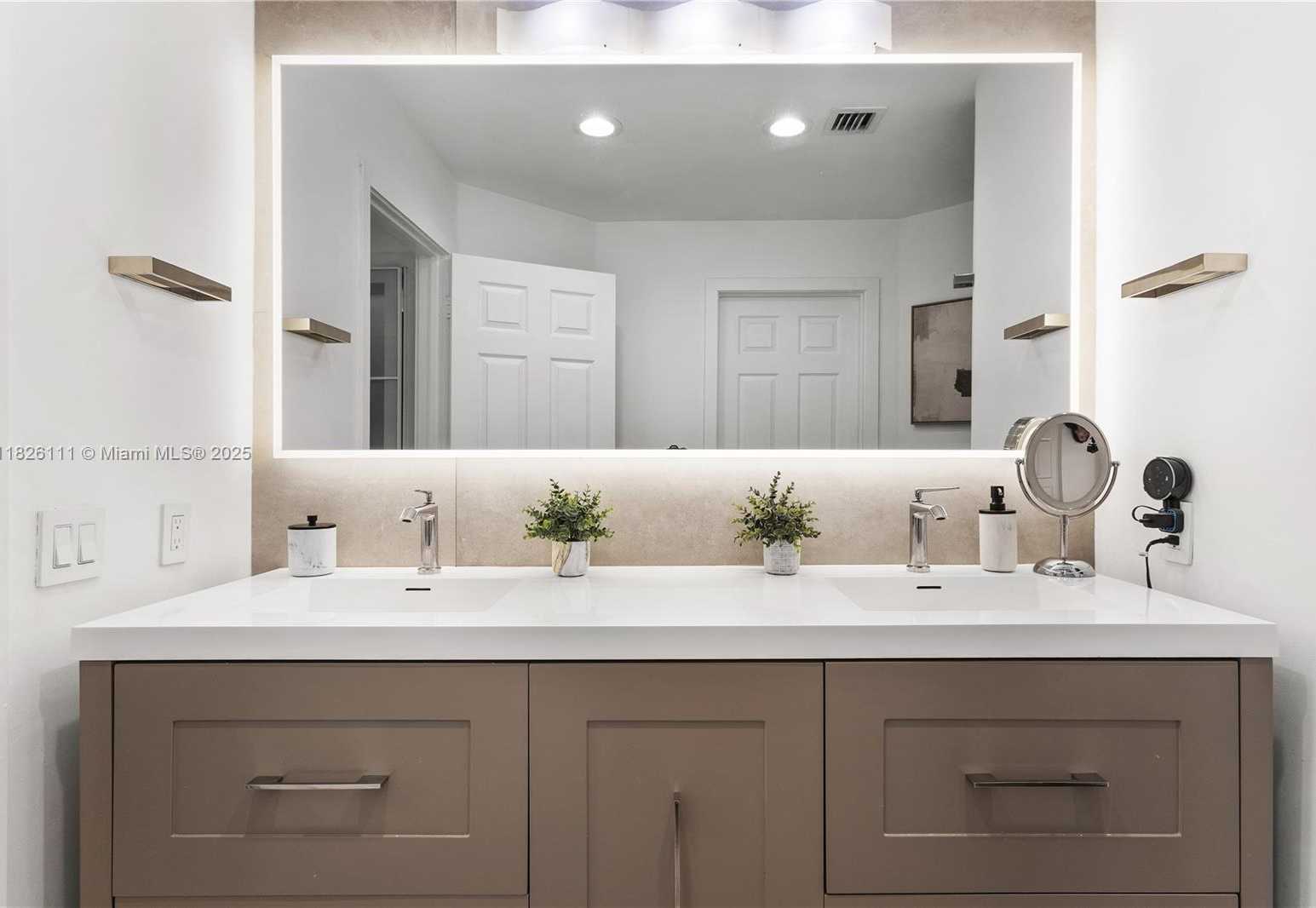 Small Image of 10989 NORTH WEST 73RD TER, Doral Number 43