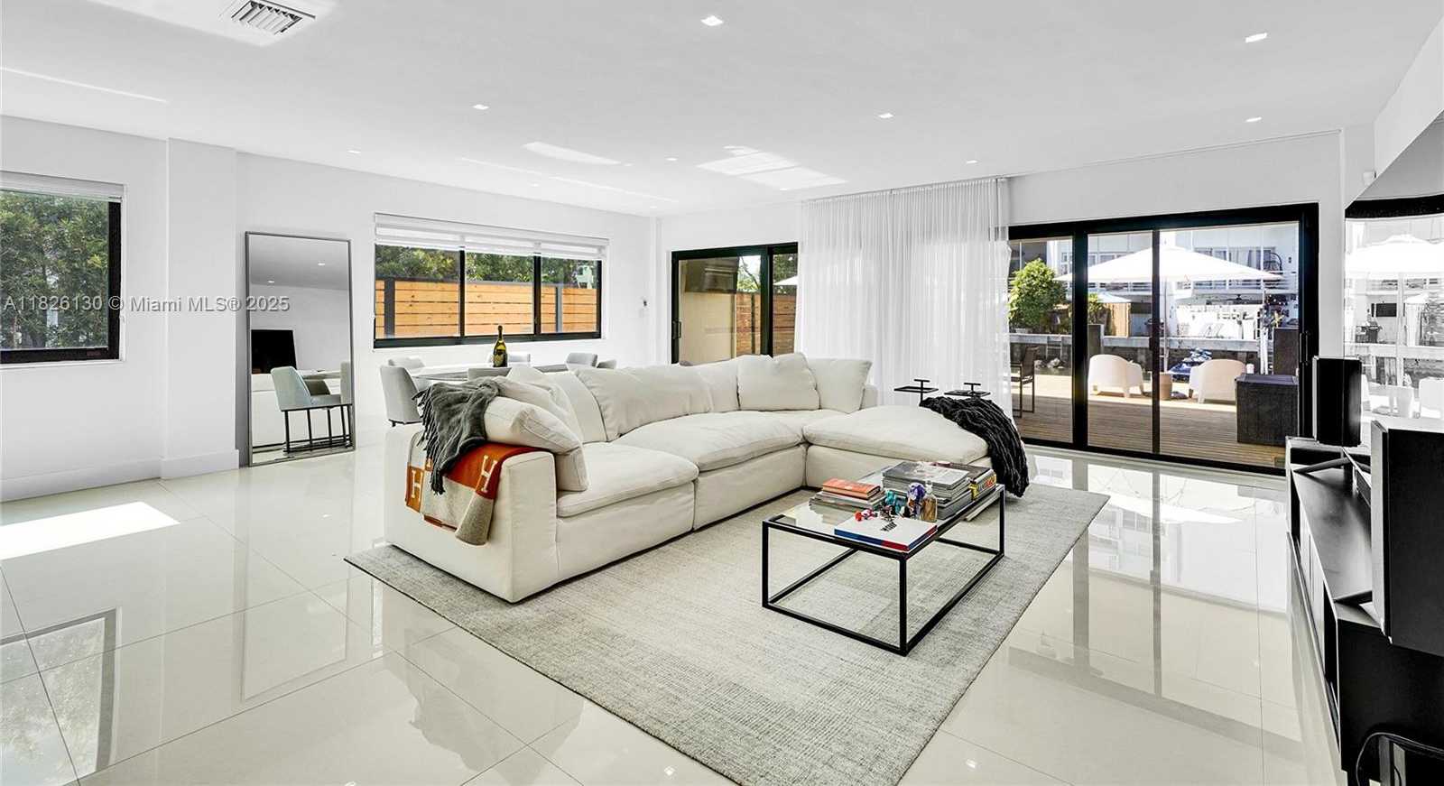 Small Image of 830 RAYMOND ST, Miami Beach Number 16