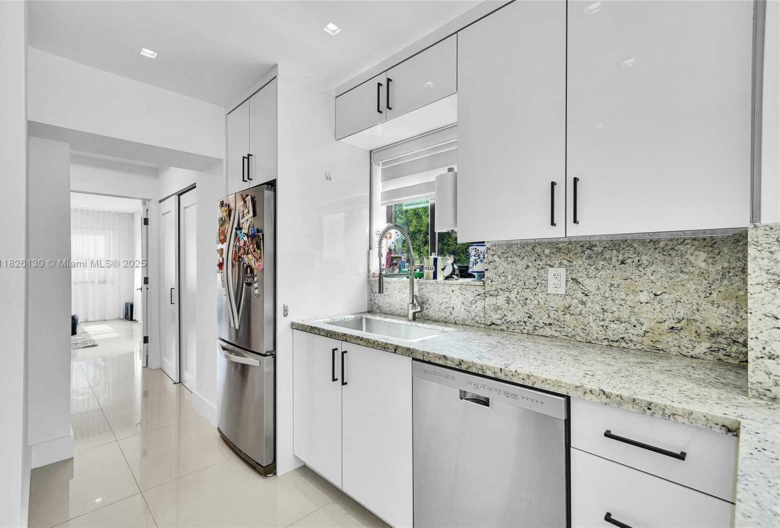 Small Image of 830 RAYMOND ST, Miami Beach Number 26