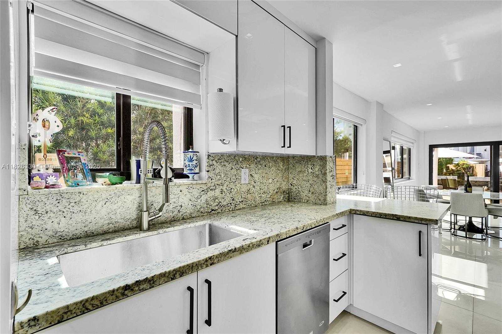 Small Image of 830 RAYMOND ST, Miami Beach Number 28