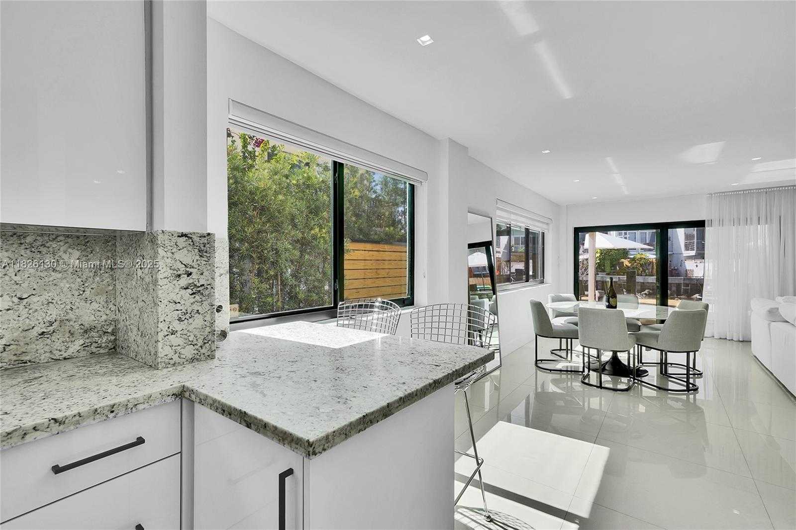 Small Image of 830 RAYMOND ST, Miami Beach Number 29